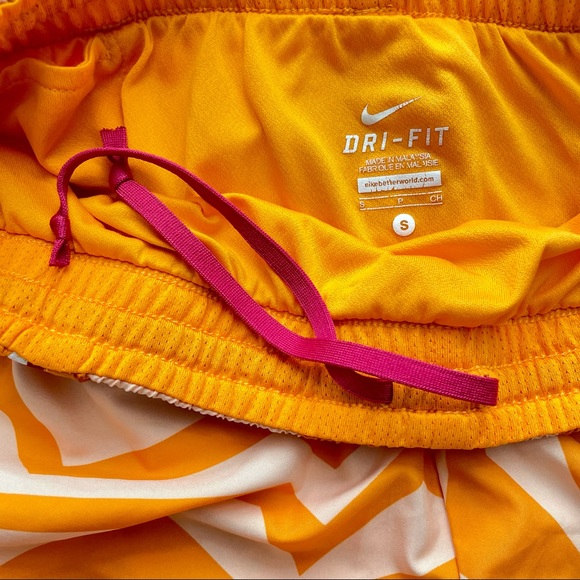 Nike Dri-Fit Orange Zig Zag Lined Running Shorts Small - Picture 4 of 7